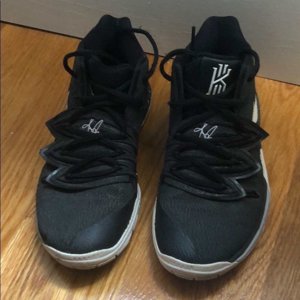 Nike Kyrie 5 basketball sneakers